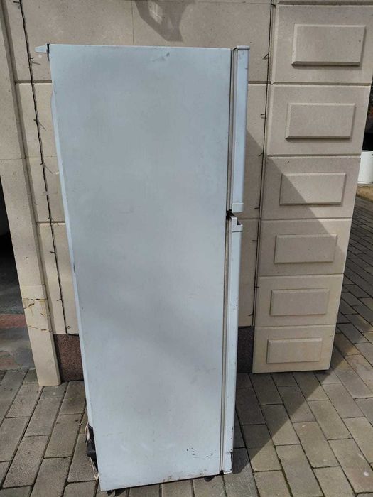 Продам холодильник на запчасти