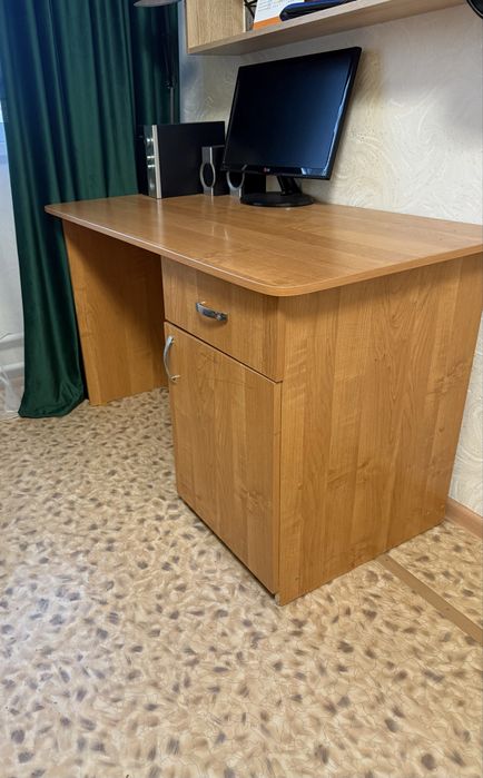 Продам компьютерный/ письменный стол