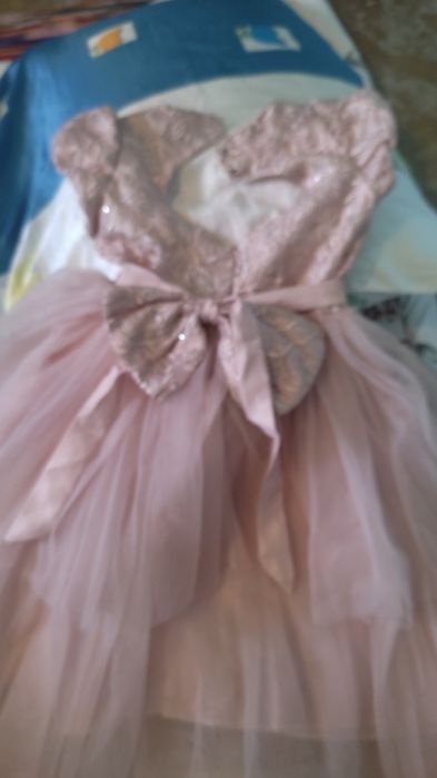 Продам платья на девочку