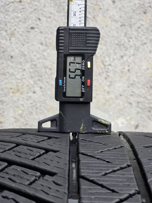 Vând două anvelope de iarna michelin pilot alpin 275 40 21 dot 3521