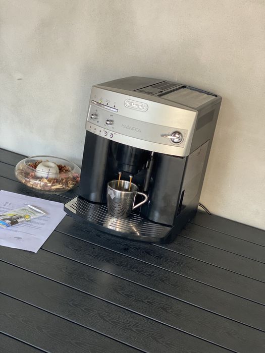 Expresor/Espressor Aparat cafea Delonghi Magnifica (garantie)