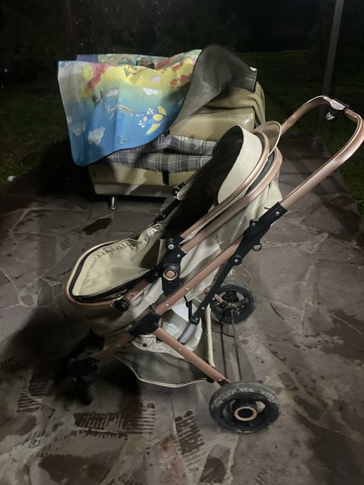 Продается коляска для младенцев