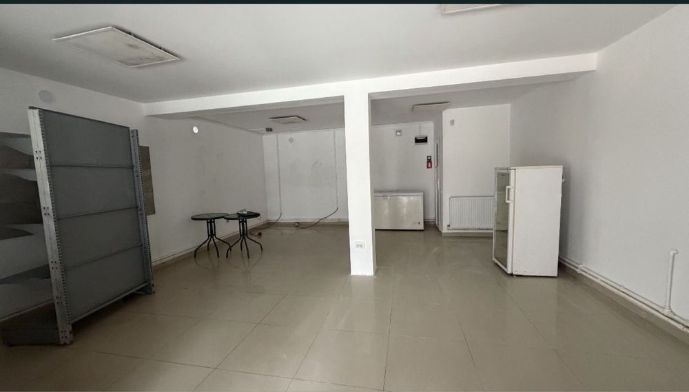 Spațiu comercial mare de închiriat – 2 niveluri – vizibilitate bună
