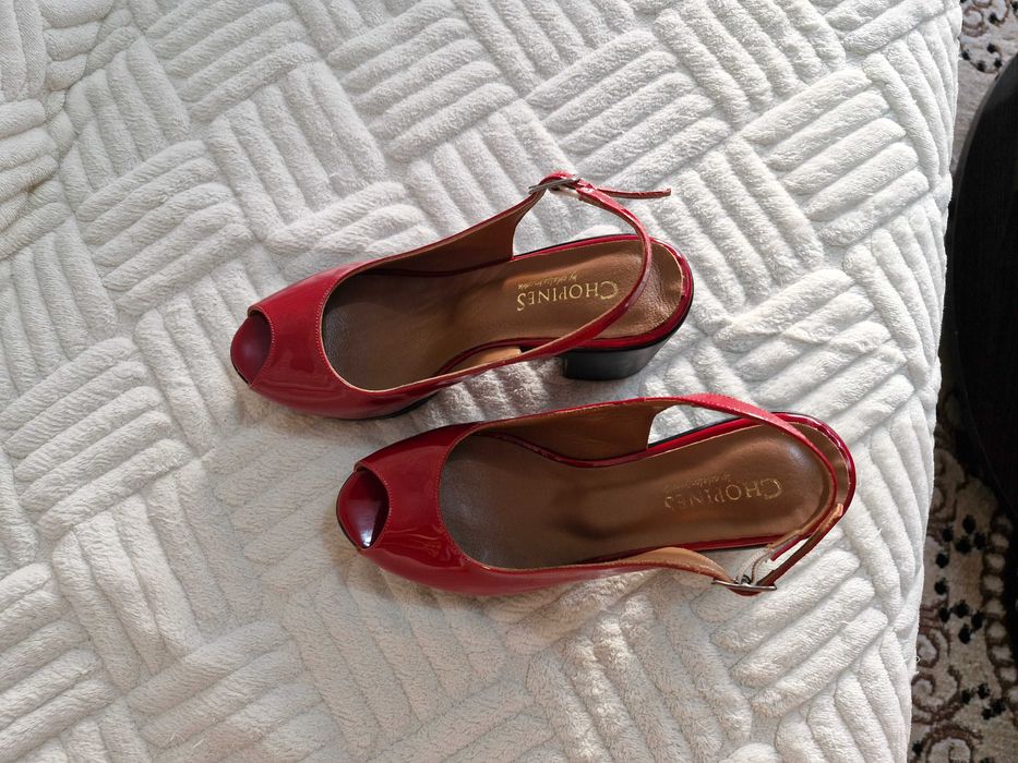 Продаются новые босоножки