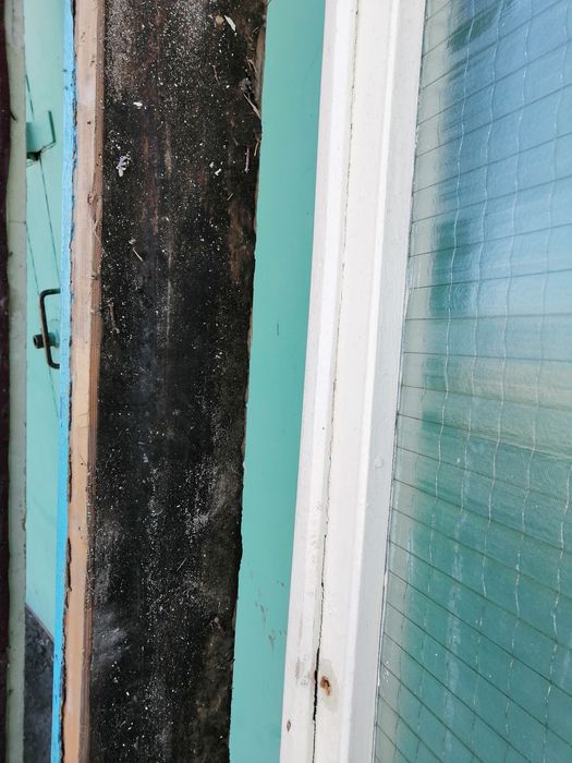 Продам рамы и оконные блоки