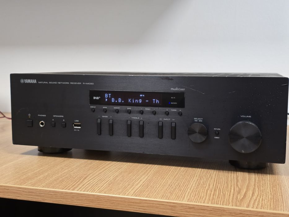 Amplificator Yamaha R-N402D cu boxe JVC