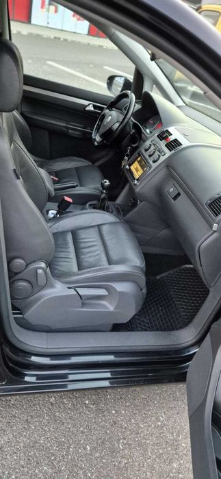 Vw Touran 2 2010 model echipare R line 170cp