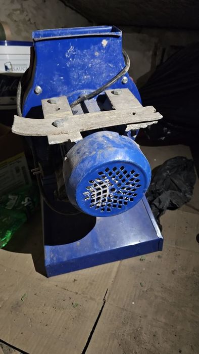 Продам зернодробилку