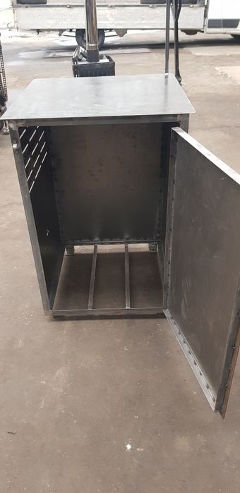 Mobilier metalic
