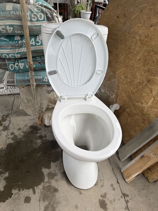 Унитаз рабочий белый