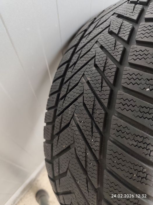 20/5/112-МЕРЦЕДЕС Ц и Е класа,с добри ЗИМНИ гуми -255/35/20-перфектни