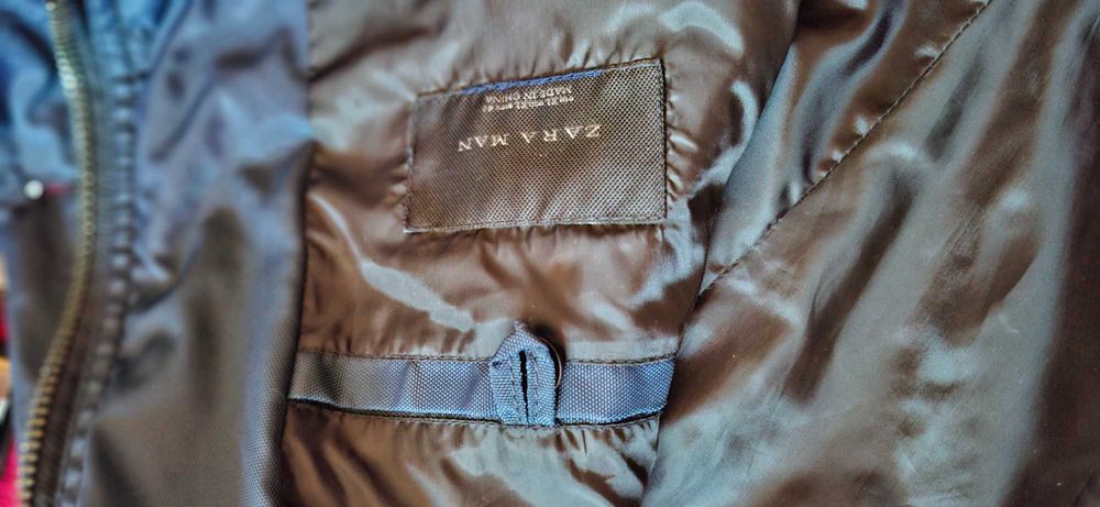 Geaca neagra marca Zara, aproape noua.