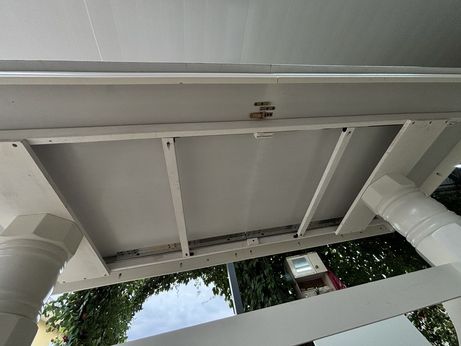 Стол для гостиной