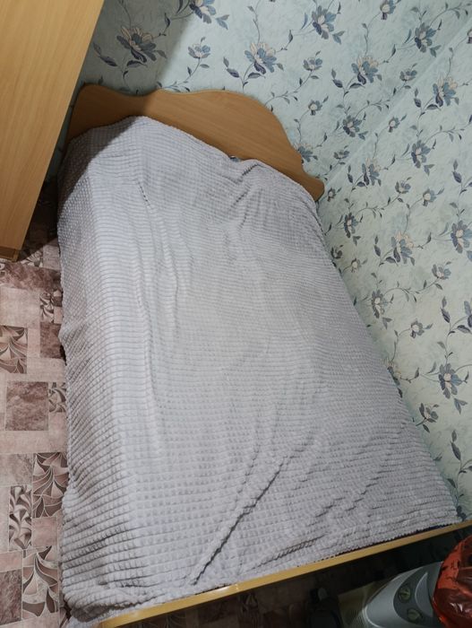 Продам шкаф с кроватью