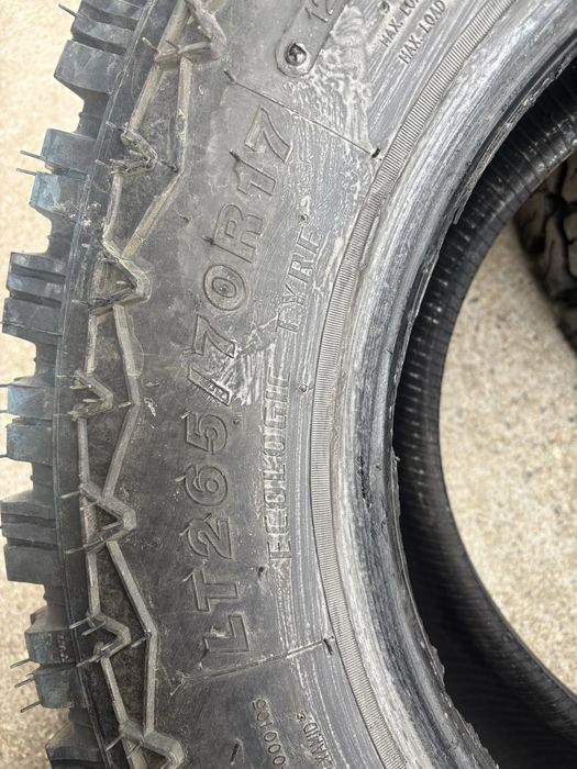 Продавам гуми за кал