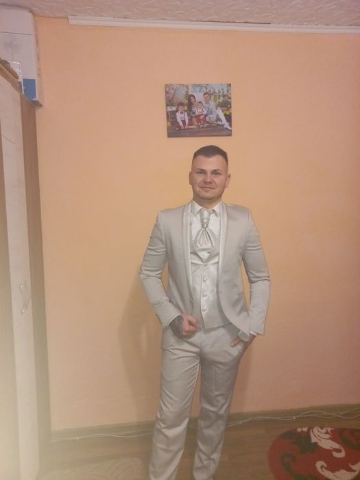 Costum Mire ,purtat o singura data