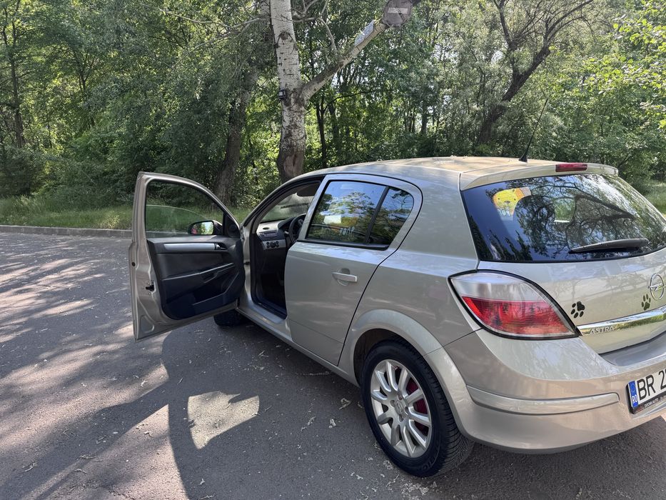 Vând Opel Astra H