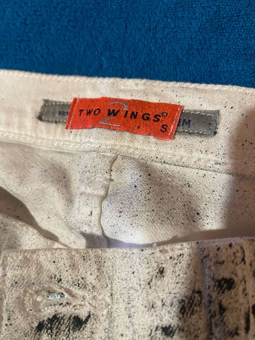 Бели дънки с камъни