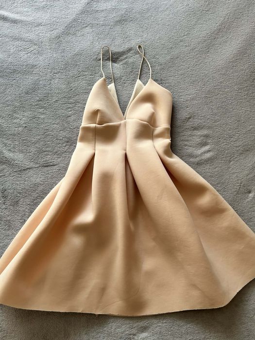 Дамска елегантна рокля бежова / официална / като нова