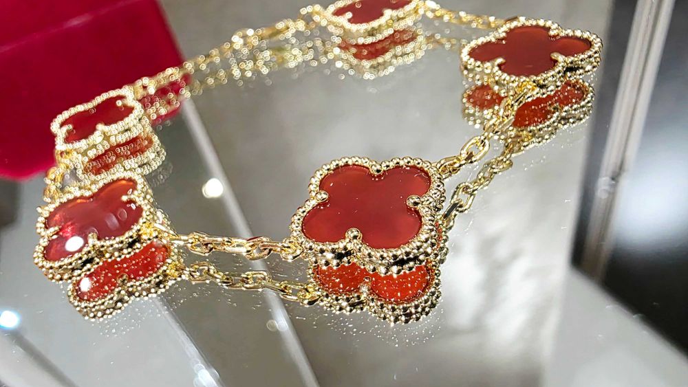 Van Cleef & Arpels VCA Gold Red 5 Motif Vintage Alhambra Дамска Гривна