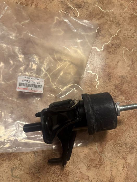 Опоры двигателя, подушки камри новые