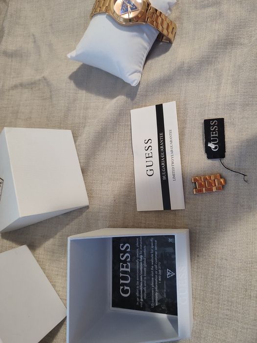 Часовник Guess.           Mmm