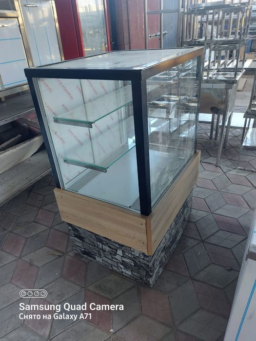 Кондитерские холодильник