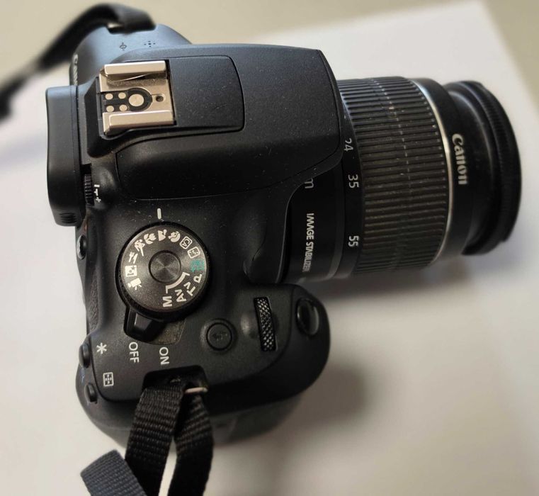 Фотоапарат Canon EOS 2000D +Обектив