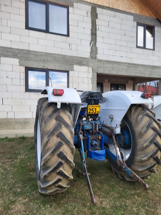 Tractor Universal UTB640