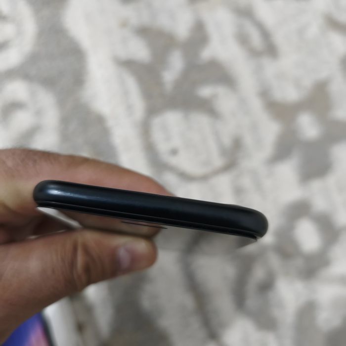 iPhone se3 128gb AKB(99%)