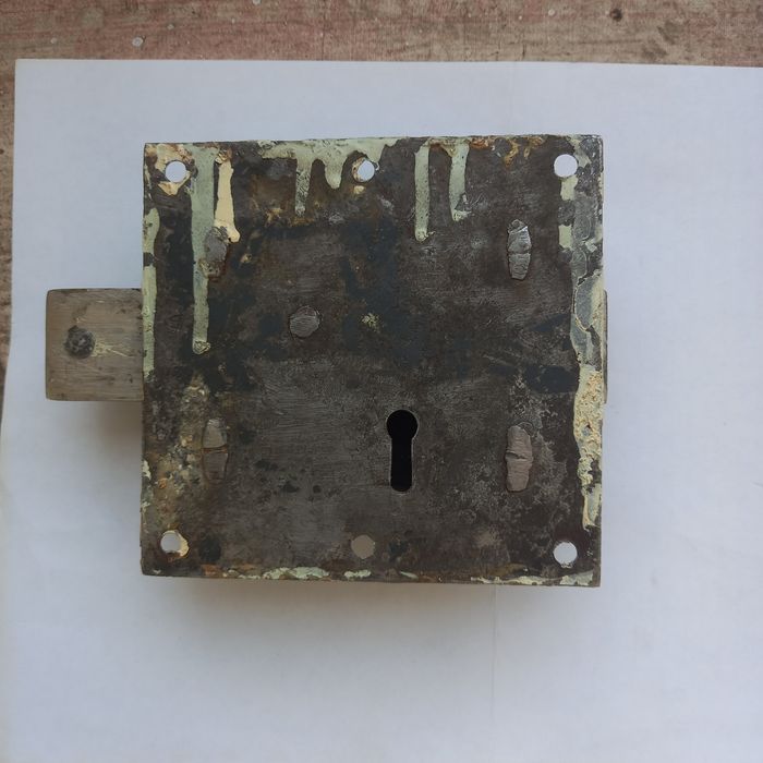 Антикварный замок.