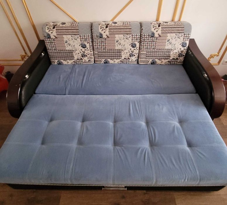 Продам диван раскладной.