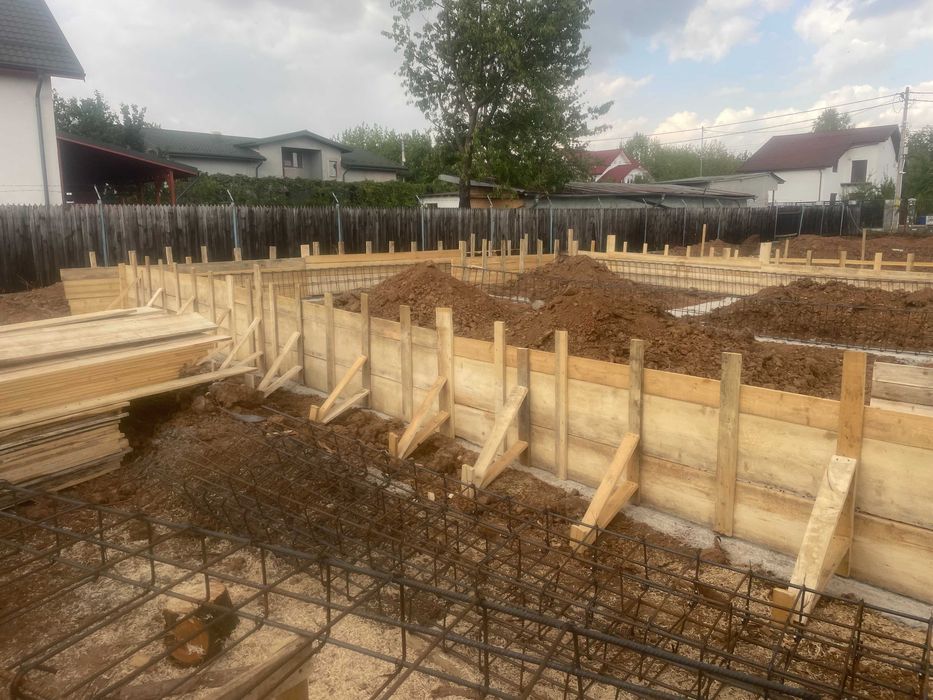 construim case la rosu si la cheie