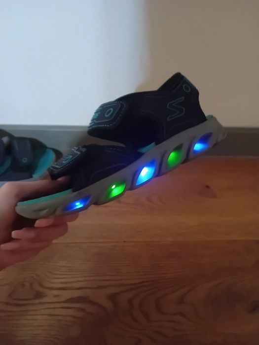 Sandale skechers pentru copii albastre.Marimea 31 cu leduri