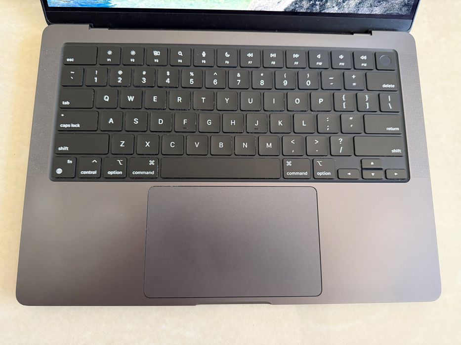 MacBook Pro 14" M4 / 32GB RAM / 2TB SSD