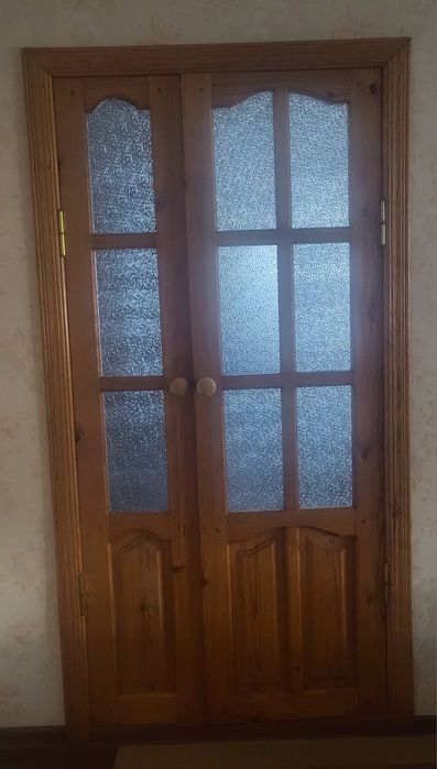 Продам двери дерево