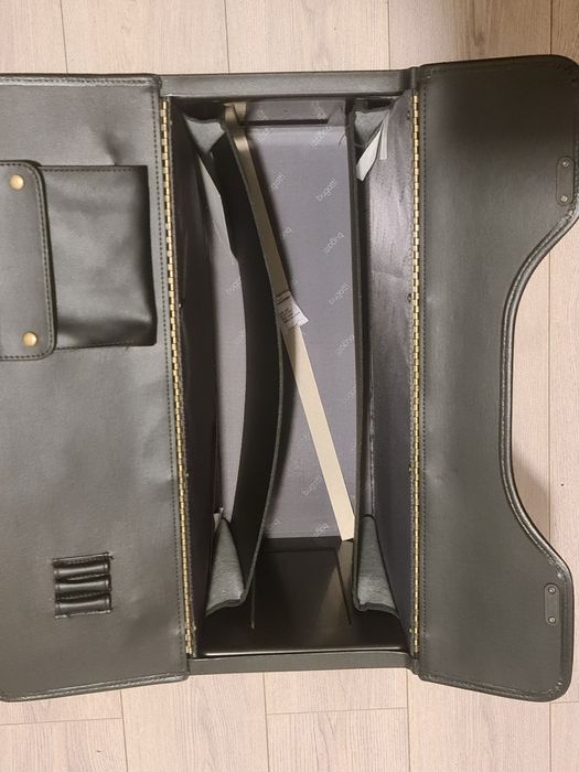 Geanta diplomat model pilot noua  marca Bugatti