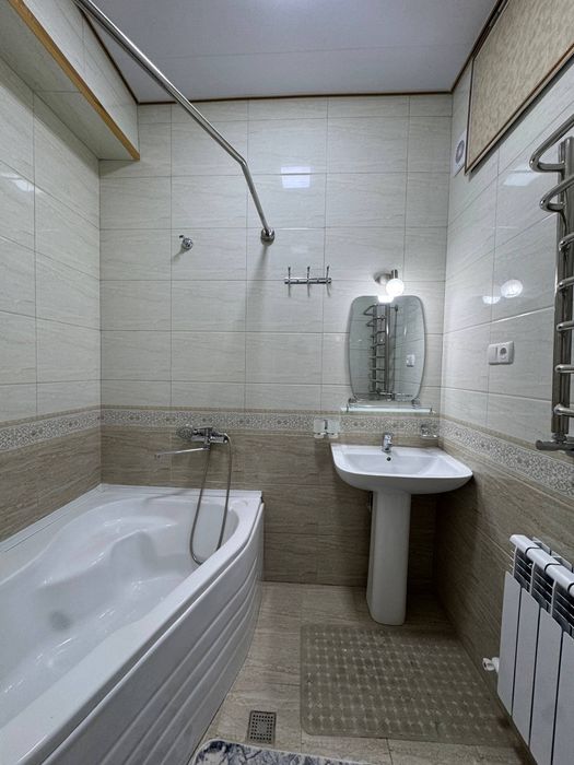 Srochno kvartira sotiladi 103 kvadrat