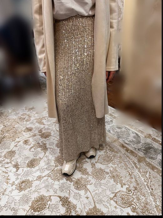 Бежевая юбка с пайетками