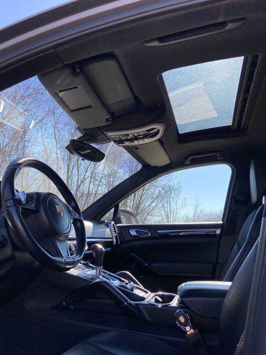 Porsche cayenne 2012