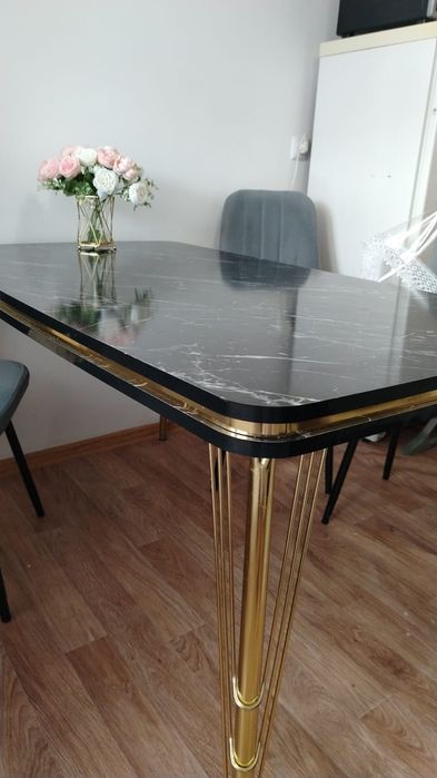 Стол шикарный продам