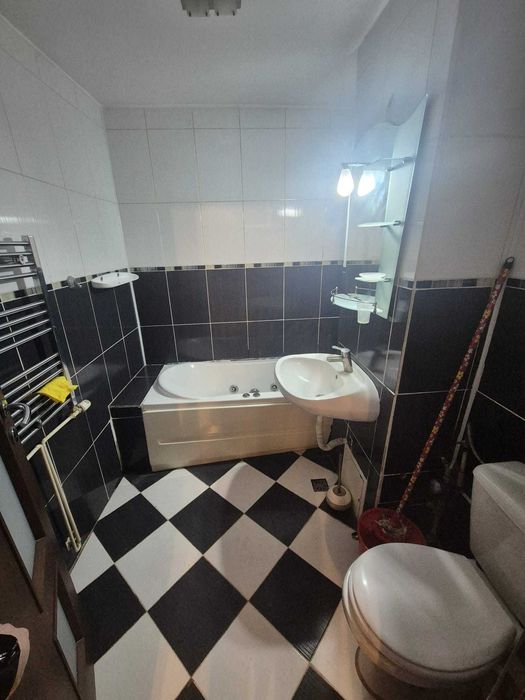 Apartament de vanzare 3 camere - Targoviste Micro 3- str. Constantin Brancoveanu nr 70