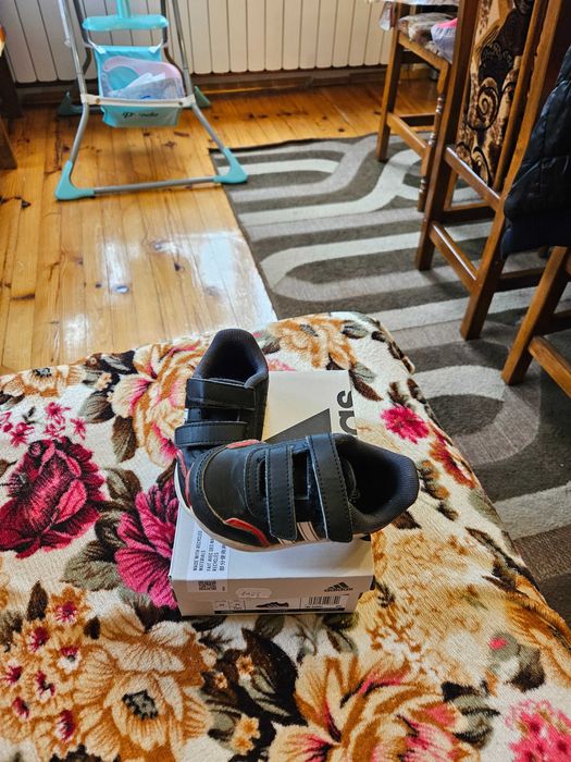 Бебешки маратонки adidas 21 номер