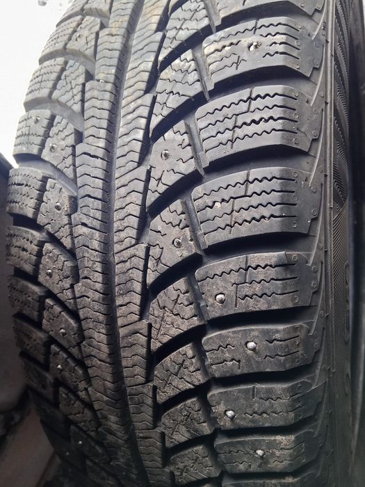 Продам зимнюю резину в Отс