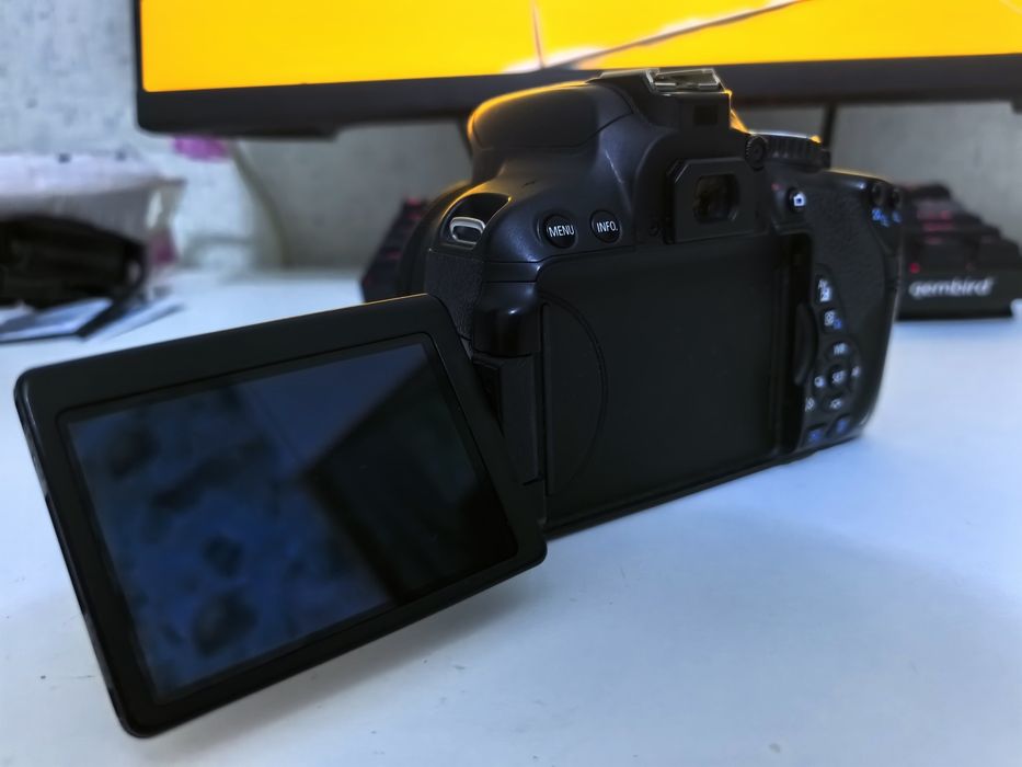 canon eos 650d с объективом 50mm 1.8 stm