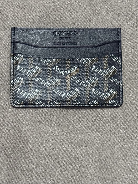 Vand portofel Goyard negru.
