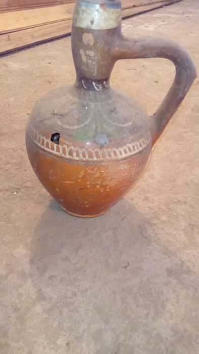 Антики: Грънци,чайници, бъклица, др