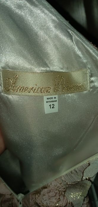 Платье на девочку новое