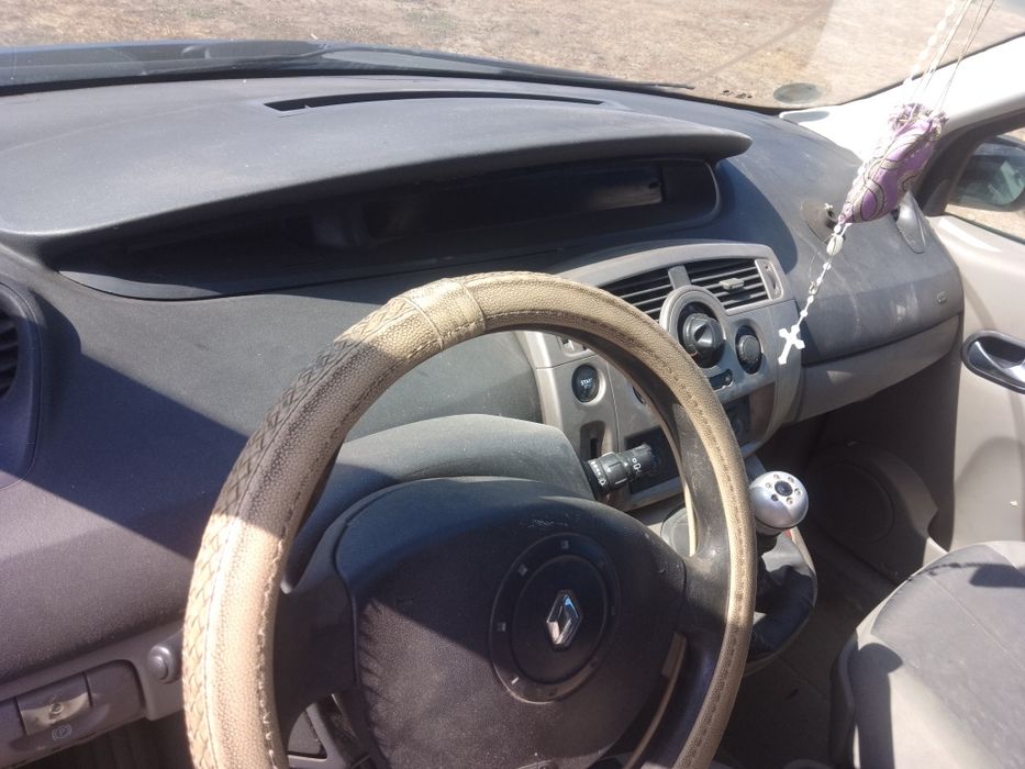 Dezmembrez Renault Megane Scenic 2