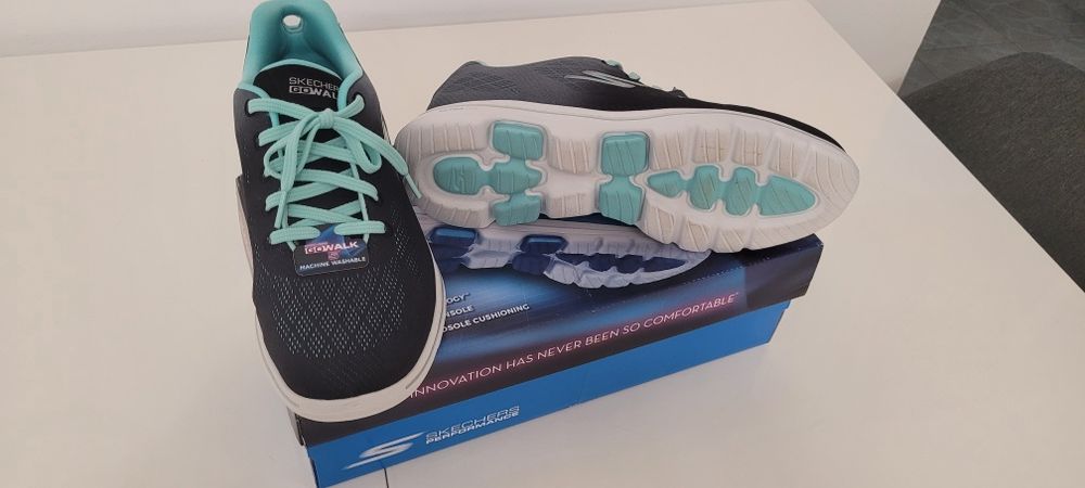 Продавам дамски маратонки Skechers Ultra Go